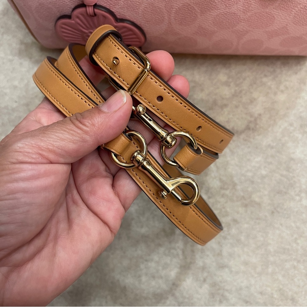 Coach 2026 Powder Pink Medium Rowen - Picture 8 of 16